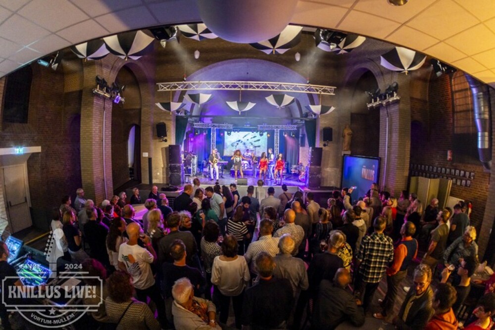 Knillus Live! - Diva Turner